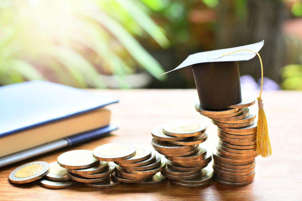 The Pros and Cons of Student Loans: Making Informed Decisions