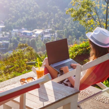 Digital Nomad Lifestyle: Earning Income While Traveling the World